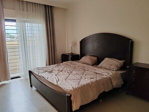 3 bedrooms, desk, iron/ironing board - Marvelous 3-bedroom apartment with AC in Dabouq Amman (Amman)