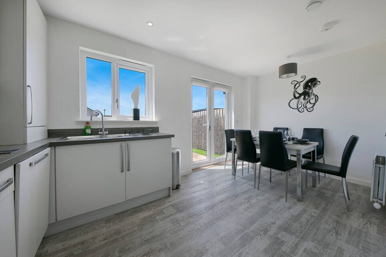 Fridge, oven, dishwasher, coffee/tea maker