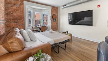 2 chambres, fer et planche à repasser, Wi-Fi, draps fournis