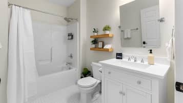 Douche, articles de toilette gratuits, sèche-cheveux