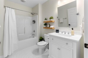 Shower, free toiletries, hair dryer, towels