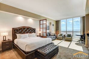 Skrivbord, strykjärn/strykbräda, wi-fi och sängkläder