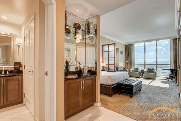 Desk, iron/ironing board, WiFi, bed sheets