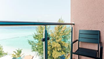 Deluxe Double Room | Minibar, in-room safe, desk, laptop workspace