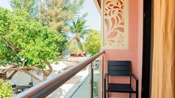 Deluxe Double Room | Minibar, in-room safe, desk, laptop workspace