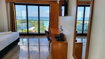Deluxe Double Room | Minibar, in-room safe, desk, laptop workspace