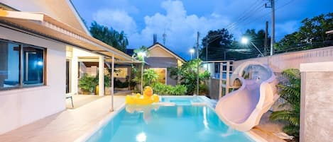 Piscine extérieure