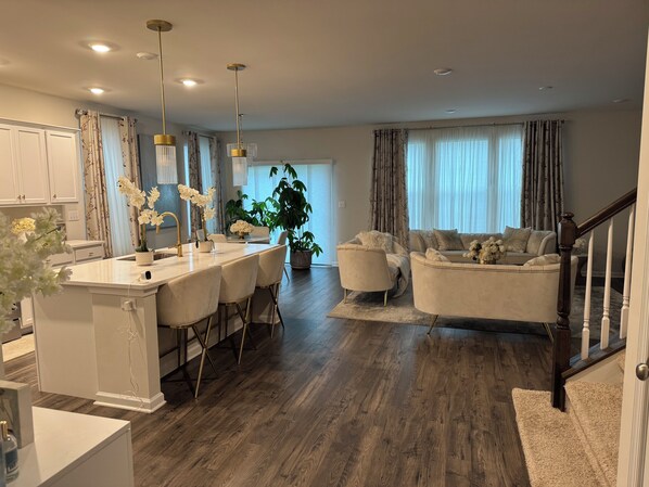 Interior - Luxury 3BR 2BATH Coastal Retreat.10 minutes to LBI Beaches.Save 20% on 4+ Nights (Stafford Township)