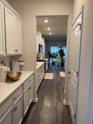 Fridge, microwave, oven, stovetop - Luxury 3BR 2BATH Coastal Retreat.10 minutes to LBI Beaches.Save 20% on 4+ Nights (Stafford Township)