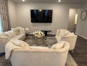 Smart TV, fireplace, stereo
