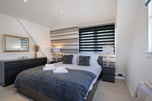 3 bedrooms, desk, iron/ironing board, free WiFi