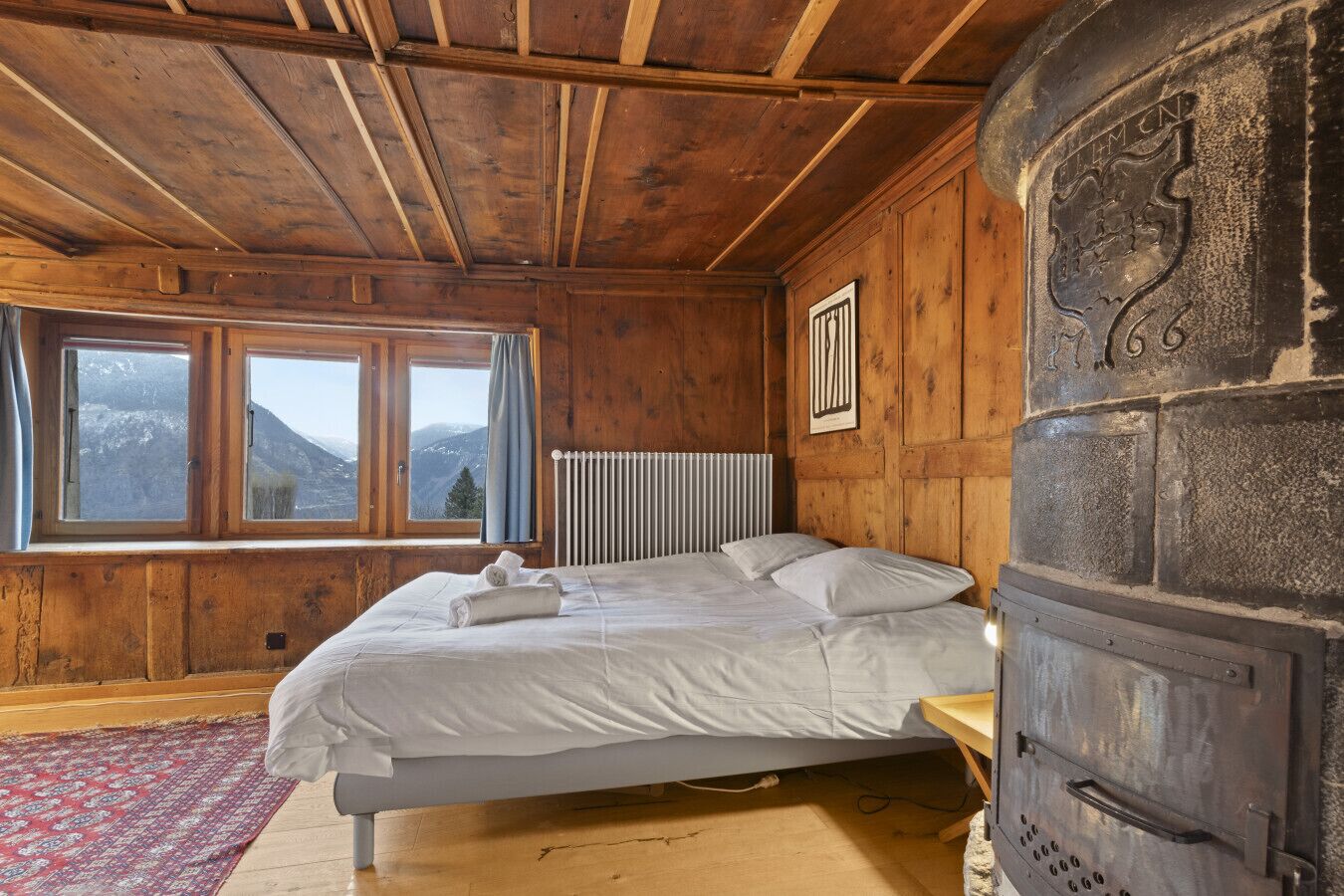 Iron/ironing board, free WiFi, bed sheets