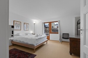 Een strijkplank/strijkijzer, gratis wifi, beddengoed