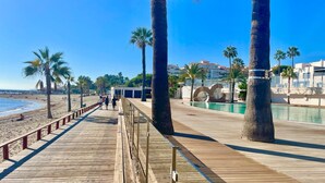Pool - Beachfront · Private Beach at Playa Del Duque Apartment Ocean Club 1 (Marbella)