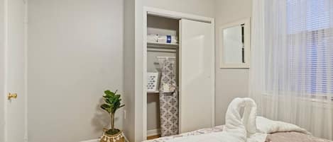 Iron/ironing board, free WiFi, bed sheets