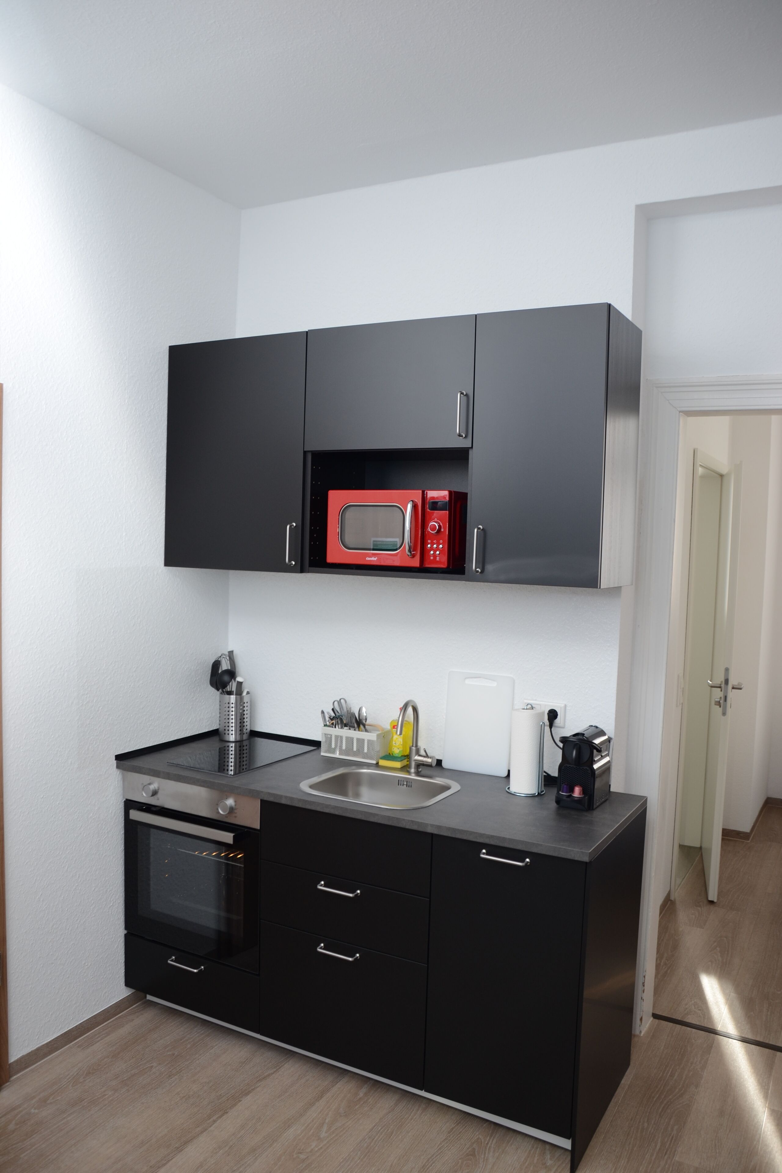 Kühlschrank, Mikrowelle, Ofen, Herdplatte