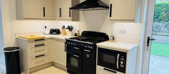 Pingle Nook Cottage, 3 bedroom in Ashford-in-the-Water