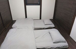 2 bedrooms, desk, free WiFi, bed sheets