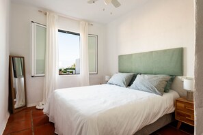 1 habitación, tabla de planchar con plancha, wifi gratis y ropa de cama 