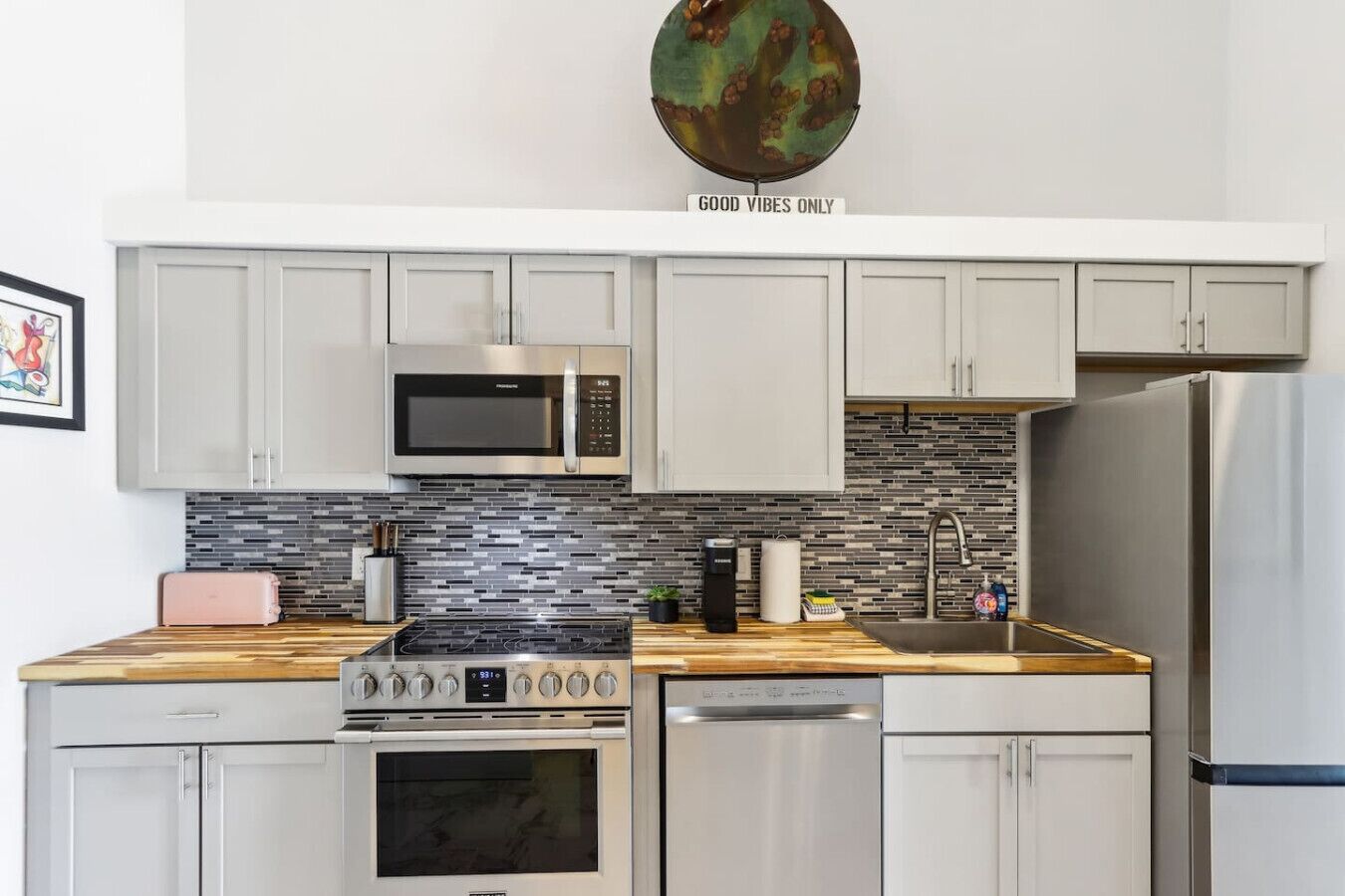 Coffee/tea maker, fridge, microwave, oven