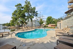 Piscine couverte, piscine chauffée