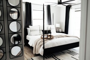 2 Schlafzimmer, Schreibtisch, Bügeleisen/Bügelbrett, Reisekinderbett