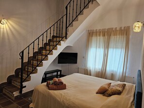 9 slaapkamers, een strijkplank/strijkijzer, wifi, beddengoed