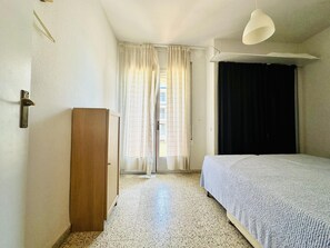 1 bedroom, free WiFi - Seafront apartment with terrace and private parking in Roses (Roses)