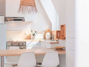 Astianpesukone, kahvin-/teenkeitin