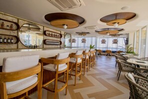 Bar (on property) - Elegant with ocean view and balcony by Gpsrentas (Mazatlán)