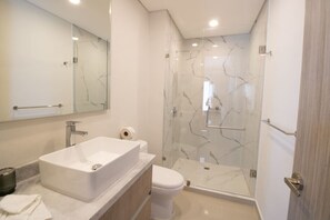 Sèche-cheveux, serviettes fournies