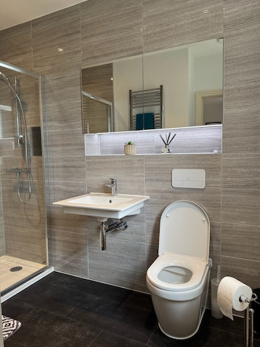 Stylish modern family-friendly retreat in the heart of Berkshire