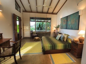 Premium bedding, laptop workspace, free WiFi, bed sheets - Saffron and Blue (Kosgoda)