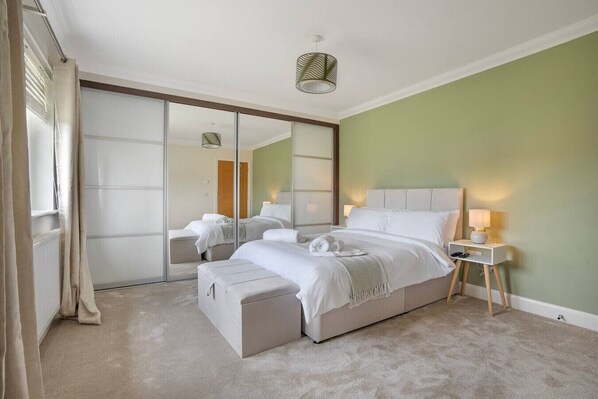 4 habitaciones, escritorio, tabla de planchar con plancha y wifi gratis