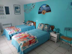 2 chambres, fer et planche Ă repasser