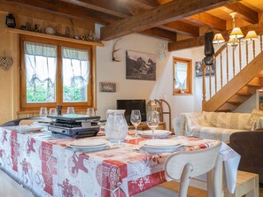 Dining - Wonderful private villa for 7 guests with WIFI, TV, terrace and pets allowed (Ovronnaz)