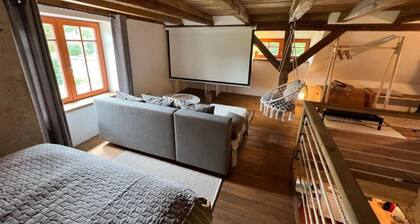 Stunning private villa for 5 guests with WIFI, TV, terrace and pets allowed