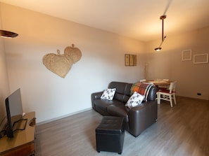 TV - Cosy apartment for 5 people with WIFI, TV and terrace (Mergozzo)