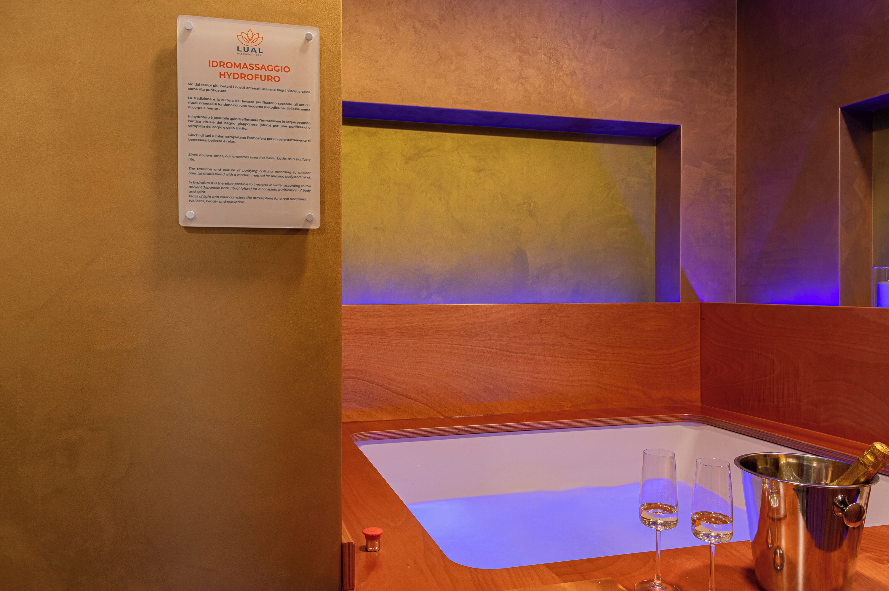 Sauna, hot tub, steam room, Turkish bath/hammam, body treatments