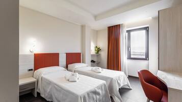 Standard Double or Twin Room | In-room safe, desk, laptop workspace, soundproofing