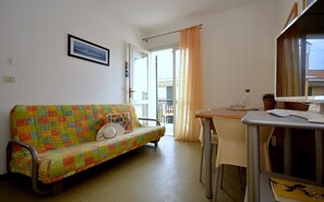 TV - Gorgeous and bright apartment near the center (Bibione)