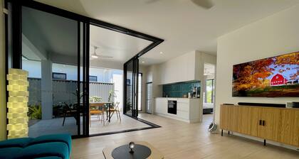 Palm Cove 2 bedroom new built with large heated spa