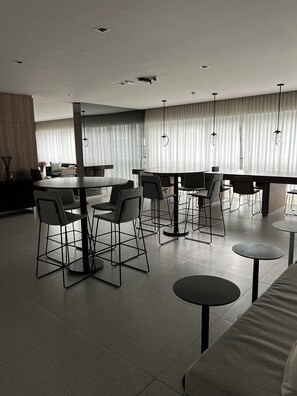 Dining - Haus Mitre Perdizes - New, impeccable studio: PUC-SP, Allianz Park, Shop Bourbon (Perdizes São Paulo)