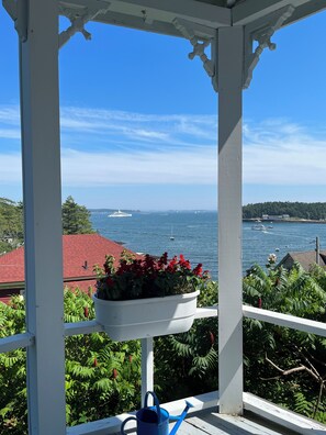 Property grounds - Ocean views, private beach, garden patio, red clay tennis, dock access, WiFi (Boothbay Harbor)