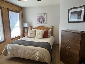 2 bedrooms, free WiFi, bed sheets - Riverbend #1 A - Townhouse on the River (Red River)