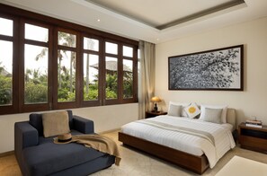 7 Schlafzimmer, Schreibtisch, Bügeleisen/Bügelbrett, Reisekinderbett