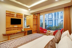 Executive Double Room | Desk, free WiFi, bed sheets - Hotel Lord Krishna Palace  (New Delhi)
