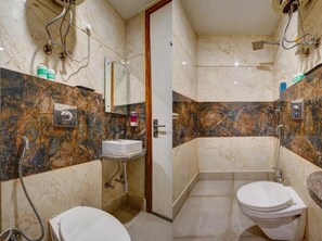 Kostenlose Toilettenartikel, Handtücher, Seife, Shampoo