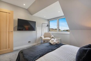 3 bedrooms, desk, iron/ironing board, travel cot