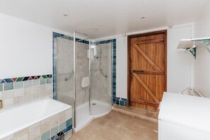 Hair dryer, towels - Aston Pottery - Pet friendly (Aston)